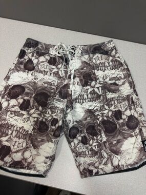 Rip Curl Skull‎ Print Board Shorts Surf Swim Trunks Mens Size 33 Made in Italy